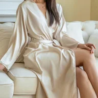 Szlafroki damskie - Satynowy szlafrok damski z długim rękawem - Kremowy - miniaturka - grafika 1