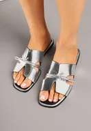 Klapki i japonki damskie - Srebrne Klapki z Wycięciami i Wiązaniem Tesuila - miniaturka - grafika 1