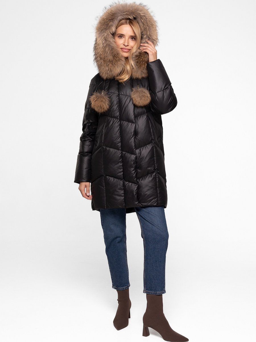 PIKOWANA OCIEPLANA KURTKA DAMSKA Z FUTREM JENOTA I POMPONAMI