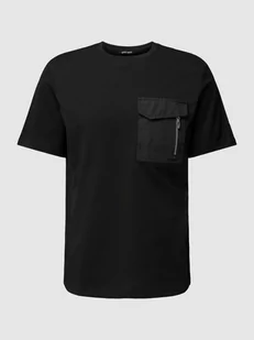 T-shirt z kieszenią na piersi i detalem z logo - Koszulki męskie - miniaturka - grafika 1