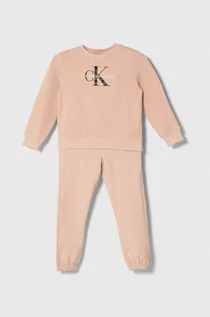 Dresy i komplety dla dziewczynek - Calvin Klein Jeans dres dziecięcy kolor różowy - grafika 1