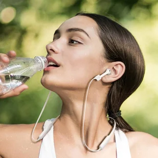 Baseus silikonowy uchwyt opaska pasek do słuchawek AirPods 2 / 1 biały (ARAPPOD-02) - Akcesoria do smartwatchy - miniaturka - grafika 14