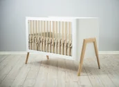 Łóżeczka i kojce - Łóżeczko dziecięce 140×70 biały/naturalna brzoza troll torsten - miniaturka - grafika 1