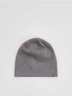 Czapki damskie - Reserved - Bawełniana czapka z naszywką - ciemnoszary - miniaturka - grafika 1