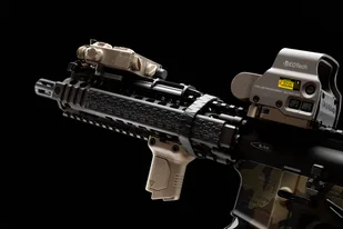 Strike Industries - Chwyt Picatinny Angled Vertical Grip - Short - Czarny - SI-AR-CMAG-RAIL-S-BK - Osprzęt do wiatrówek - miniaturka - grafika 6