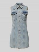 Sukienki - Sukienka jeansowa z kieszeniami z patką model ‘KRAVITZ’ - miniaturka - grafika 1