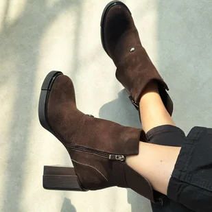 Brązowe skórzane zamszowe botki damskie na słupku Vinceza 91152 - Botki damskie - miniaturka - grafika 1