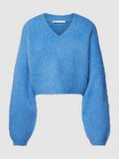 Swetry damskie - Sweter krótki z naszywką z logo - miniaturka - grafika 1