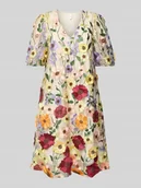 Sukienki - Sukienka koktajlowa o długości do kolan z dekoltem w serek model ‘FLOWERING’ - miniaturka - grafika 1