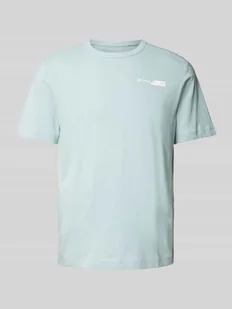 T-shirt o kroju regular style z nadrukiem z logo - Koszulki męskie - miniaturka - grafika 1