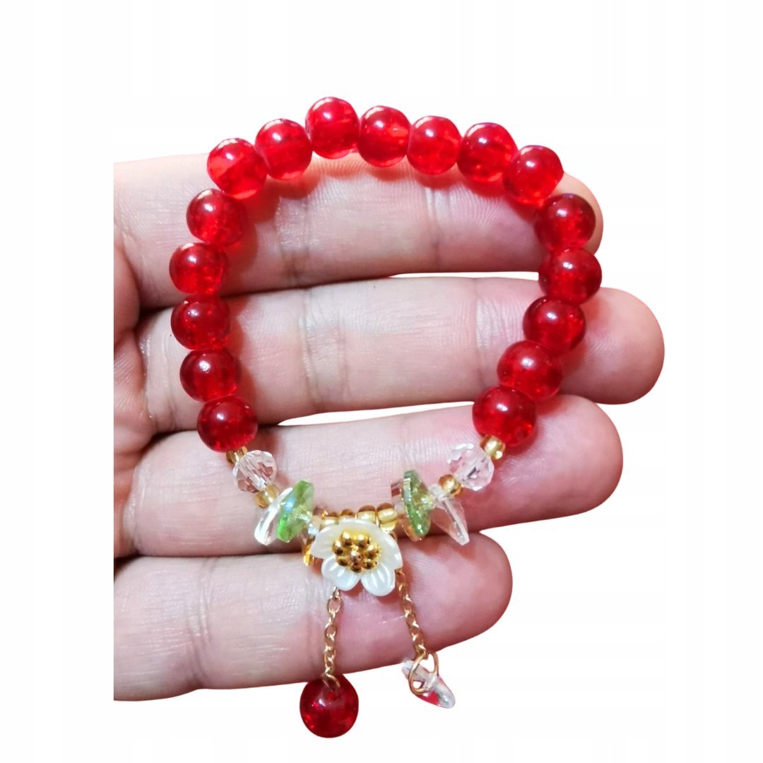 Bransoletka z Czerwonymi Koralikami i Kwiatową Ozdobą