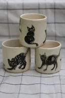 Kubki - Czarka w koty, ceramika ręcznie robiona, zabawne kotki - miniaturka - grafika 1