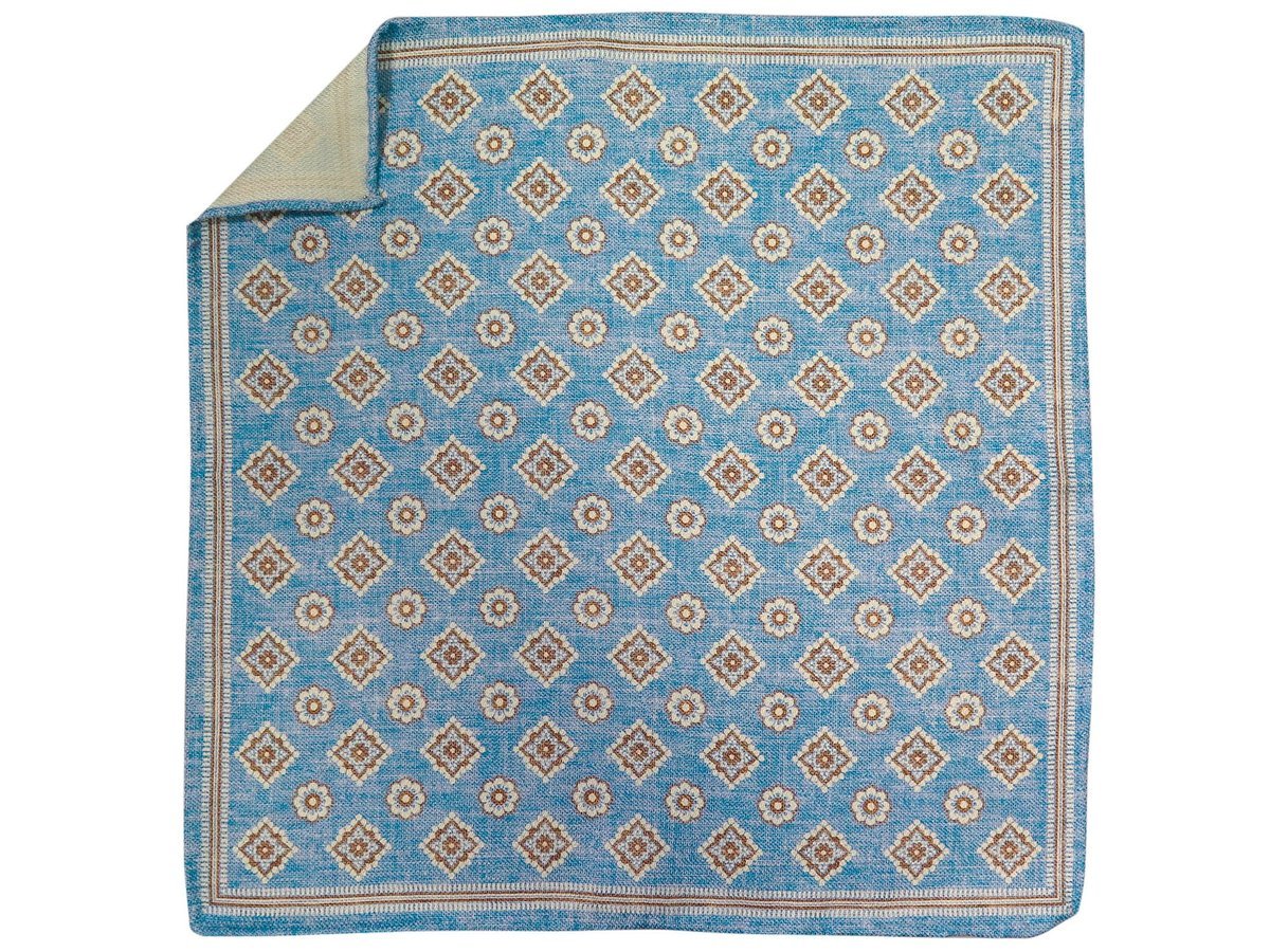 Błękitna jedwabna poszetka w kwiaty EJ7