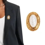 Broszki - Broszka vintage OLD MONEY złota z perłą elegancka stylowy dodatek spinka - miniaturka - grafika 1