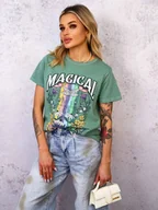 Koszulki i topy damskie - ZIELONY DEKATYZOWANY T-SHIRT Z KOLOROWYM PRINTEM - Olika - miniaturka - grafika 1
