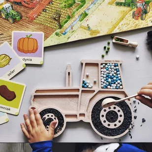 Drewniany panel sensoryczny Traktor - Zabawki sensoryczne - miniaturka - grafika 1
