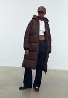 Płaszcze damskie - Stradivarius Długi płaszcz pikowany Brązowy XL - miniaturka - grafika 1