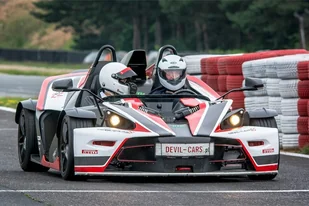 Nissan GT-R vs KTM X-Bow - Czasopisma - miniaturka - grafika 1