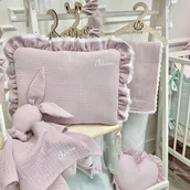 Kołdry i poduszki dla dzieci - Płaska poduszka muślinowa z falbanką z haftem imiennym 8 kolorów - miniaturka - grafika 1