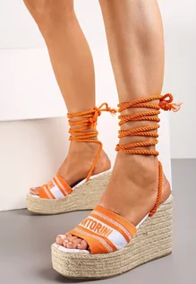 Sandały damskie - Pomarańczowe Sandały na Platformie i Koturnie z Plecionki z Napisem i Wiązaniem Kleffaria - grafika 1
