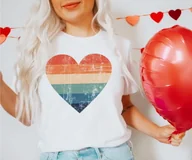 Koszulki i topy damskie - damska koszulka z sercem - miniaturka - grafika 1