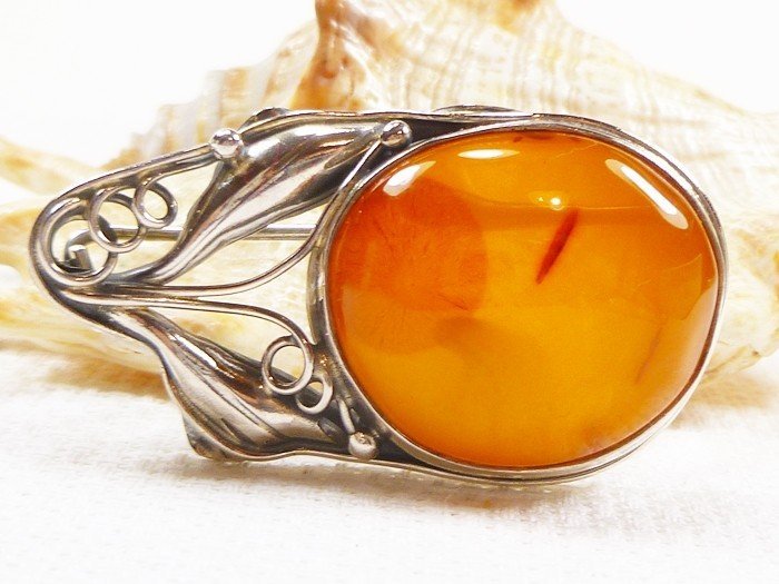 Broszka srebrna z bursztynem, handmade 410-305