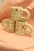 Kubki - Duży kubek ceramiczny. Kubek w serca - miniaturka - grafika 1