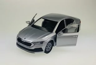Welly 2019 Skoda Octavia Mk4 Srebrny 1:34 Samochód Nowy Metalowy Model - Samochody i pojazdy dla dzieci - miniaturka - grafika 1