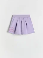 Spodnie i spodenki dla dziewczynek - Reserved - Bawełniane szorty z haftem - lawendowy - miniaturka - grafika 1