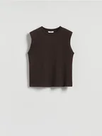 Koszulki i topy damskie - Reserved - T-shirt z poduszkami na ramionach - ciemnobrązowy - miniaturka - grafika 1