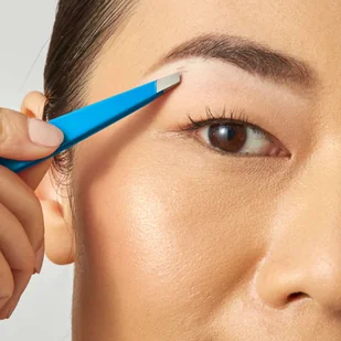 Tweezerman Pęseta do brwi - Akcesoria i kosmetyki do stylizacji brwi - miniaturka - grafika 6