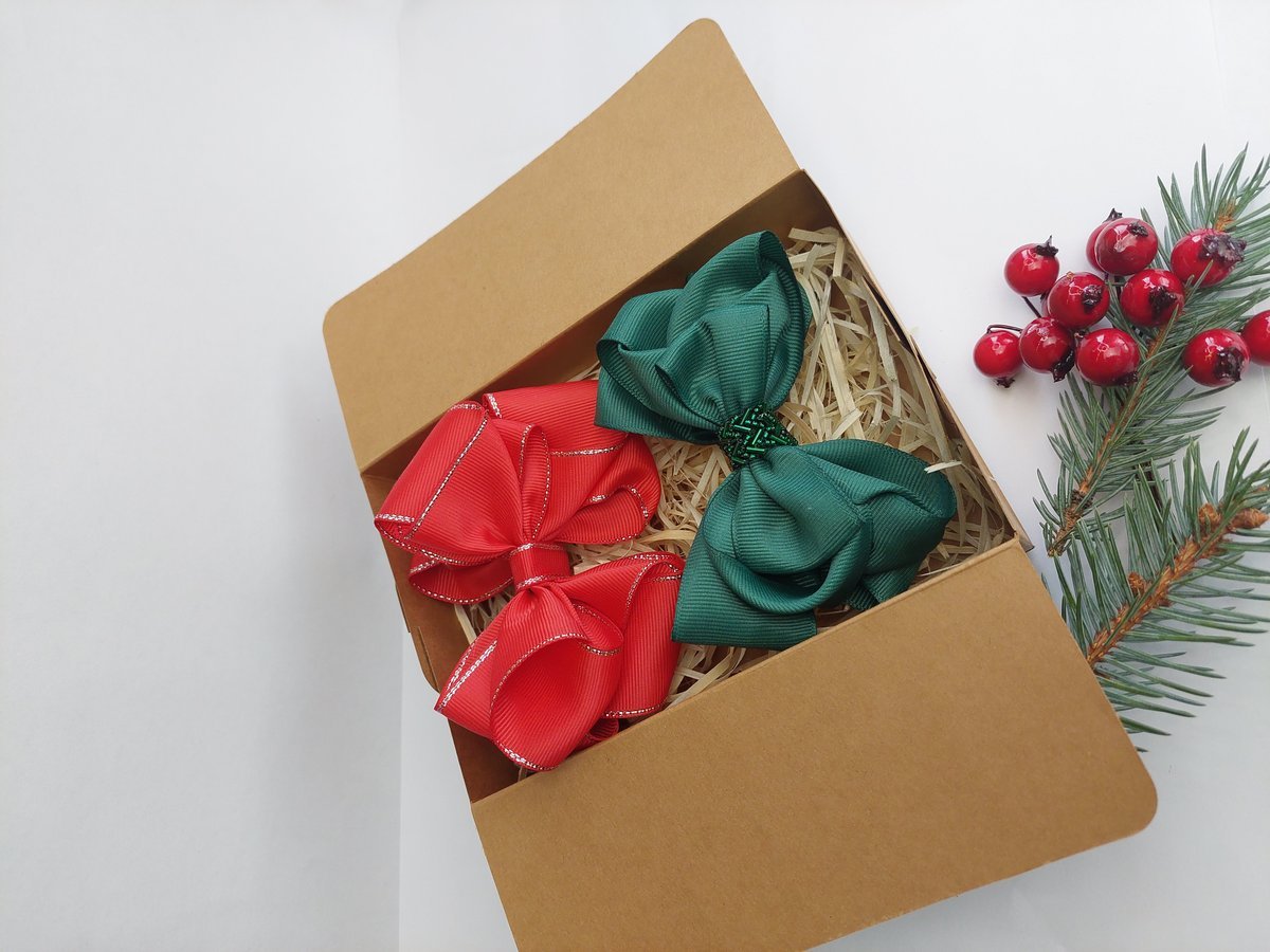 Zestaw kokardek do włosów czerwona ze srebrem i zielona z ozdobnym środkiem eleganckie spinki handmade