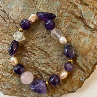 Bransoletka z naturalnymi kamieniami- kwarc górski, różowy, ametyst, perła - Bransoletki - miniaturka - grafika 1