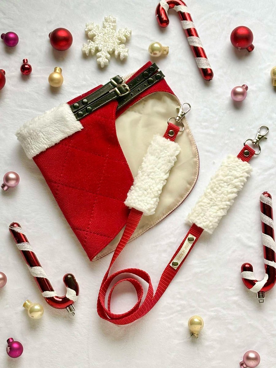 Zestaw derka z wodzami z czerwonej taśmy, wykończone białym futerkiem