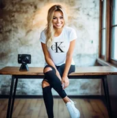 Koszulki i topy damskie - ﻿Koszulka Damska Calvin Klein biała, T-shirt CK DLA NIEJ, rozmiar XS - miniaturka - grafika 1