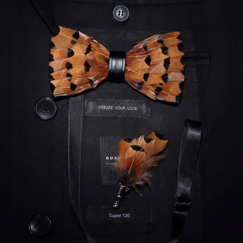 Mucha Muszka modna z przypinką PIÓRA NATURALNE elegancki zestaw NA PREZENT