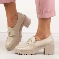 Mokasyny damskie - Beżowe Pu mokasyny damskie na obcasie, półbuty z łańcuchem Vinceza 109 - miniaturka - grafika 1