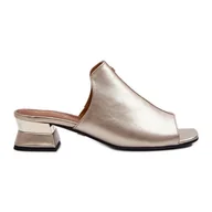 Klapki i japonki damskie - Eleganckie Klapki Damskie Ze Skóry Naturalnej Na Niskim Obcasie Maciejka 06360-25 Złote złoty - miniaturka - grafika 1