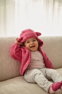 Bluzy i sweterki niemowlęce - Różowy polar niemowlęce rozpinany z kapturem - grafika 1