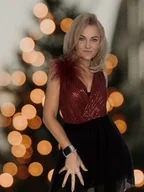 Broszki - Broszka ze strusich piór Burgundowa - miniaturka - grafika 1