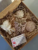 Świece - Box prezentowy świec sojowych dziewczyna dla mamy - miniaturka - grafika 1