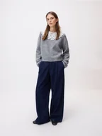 Swetry damskie - Reserved - Sweter z ozdobnym kołnierzem - szary - miniaturka - grafika 1