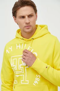 Bluzy męskie - Tommy Hilfiger bluza bawełniana męska kolor żółty z kapturem z nadrukiem - grafika 1