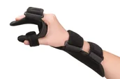 Urządzenia medyczne - Szyna Qmed Silver Line PRAWA S  Szyna na dłoń i przedramię z ujęciem kciuka, czarna - miniaturka - grafika 1