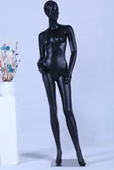 Manekiny wystawowe - Abstrakcyjny kolor skóry w matowym EH12-8 stojący manekin damski czarny szykowna modna modelowana fryzura - miniaturka - grafika 1