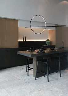Lampa wisząca LINEA No.2 Φ40 cm czarna 3k 30W Altavola Design (Barwa światła delikatnie ciepła, Kolor Czarny, Możliwość ściemniania nie) - Lampy sufitowe - miniaturka - grafika 4