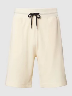 Spodnie sportowe męskie - Szorty z dzianiny dresowej o kroju regular fit z fakturowanym wzorem - grafika 1