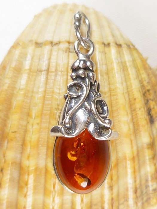 Wisiorek srebrny z bursztynem 601-61