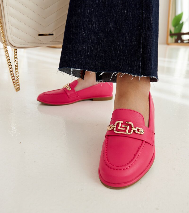 Różowe mokasyny zdobione łańcuszkiem Kuens -40