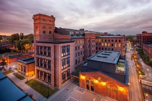 Romantyczna noc dla dwojga w Fabryce Scheiblera w Łodzi - Czasopisma - miniaturka - grafika 1